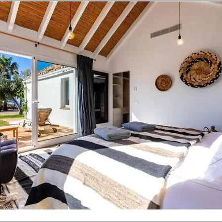 Active Seaside Escape By The Waves Semesterbostad