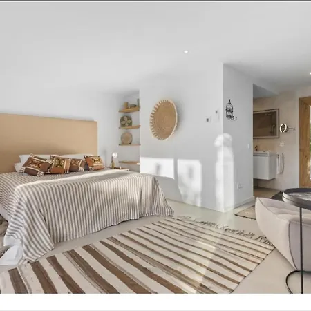 Active Seaside Escape By The Waves *